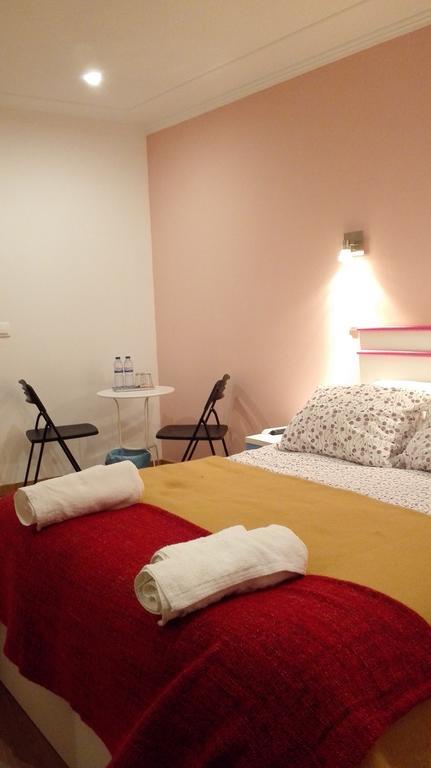 Martim Moniz 28 Guest House Lisbon Room photo