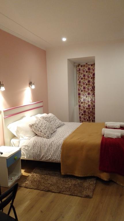 Martim Moniz 28 Guest House Lisbon Room photo
