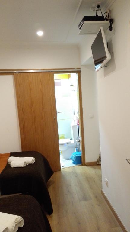 Martim Moniz 28 Guest House Lisbon Room photo